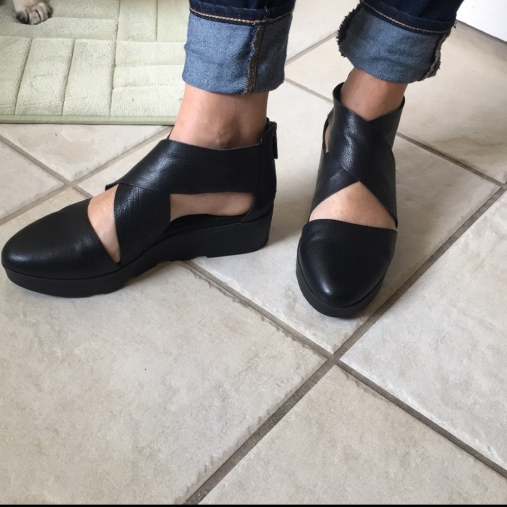 Eileen Fisher size 7 leather wrap platform sandals